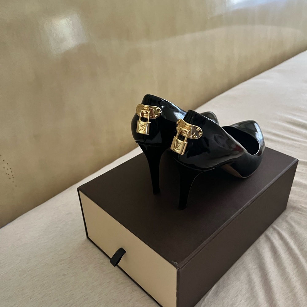 Louis Vuitton Black Padlock Iconic Lv Heels Pumps - Picture 4 of 8